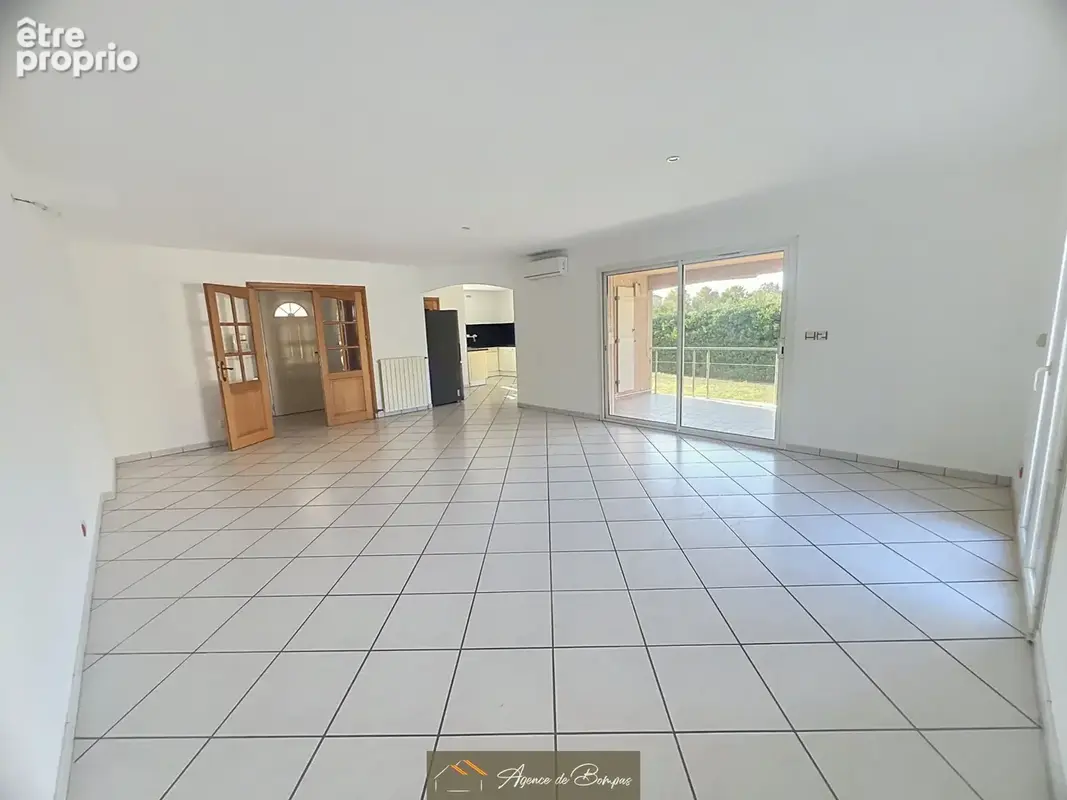 Secteur residentiel - villa 4 faces  99.65 m2 hbts av studio 44.81 independant sur 933 m2 de terrain  - - photo 2