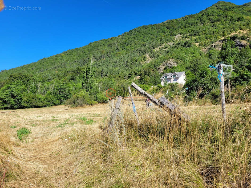 Terrain à ASPRES-LES-CORPS