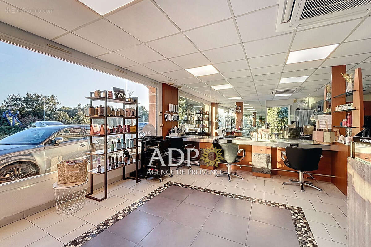Commerce à VALBONNE
