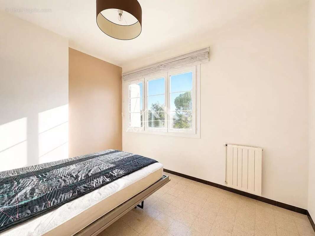 Mas de 220 m² – 6 chambres – Terrain de 1 722 m² – Piscine chauffée - photo 13
