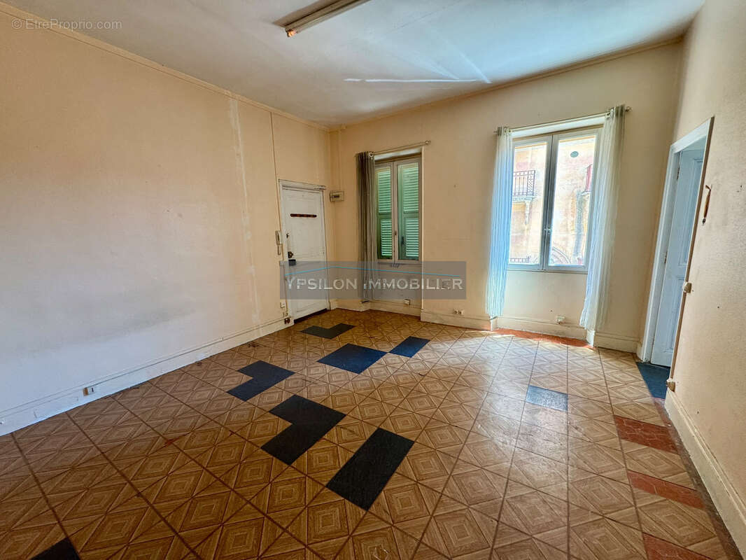 2 pieces a renover - centre ville - photo 2