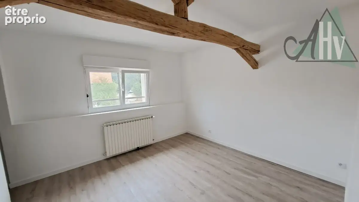 Proche SENS - Maison rénovée de 88 m2 avec 3 chambres, jardin et belle grange de 60 m2. - photo 9