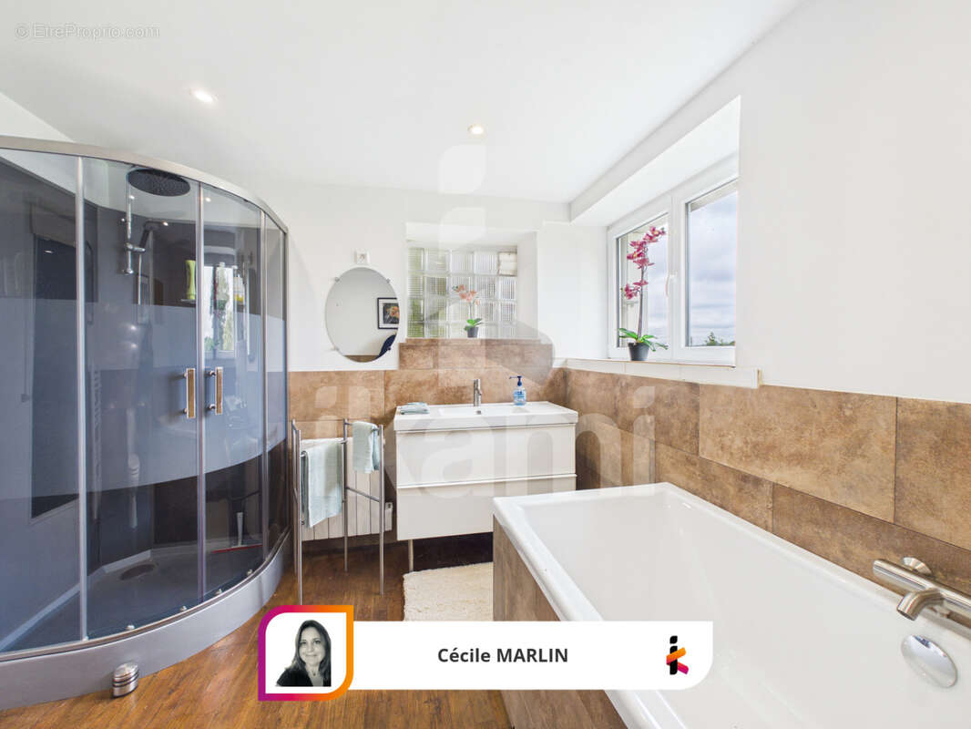 Maison de caractère avec maison indépendante, vue dominante et revenu locatif - photo 9