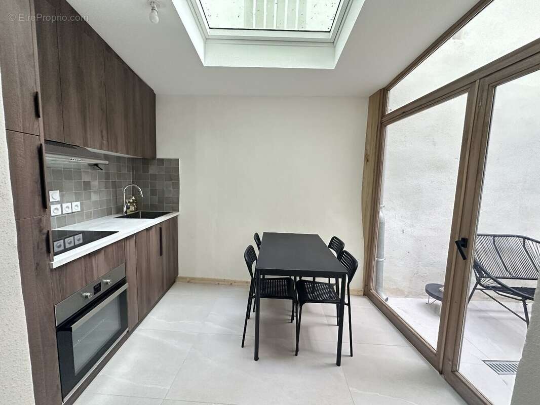 Appartement T2, refait à neuf avec cour en centre-ville - photo 4
