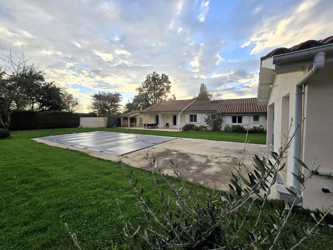Maison à CRECHES-SUR-SAONE
