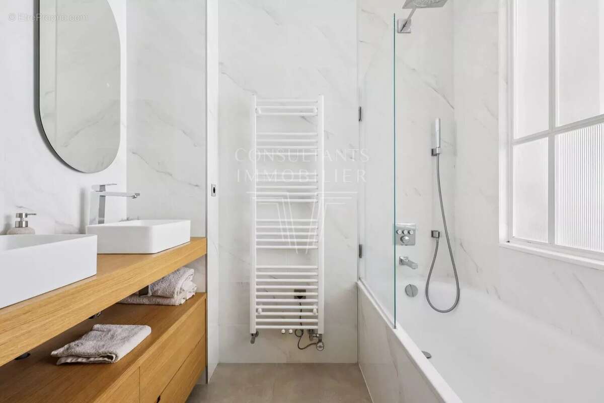 Appartement à PARIS-8E