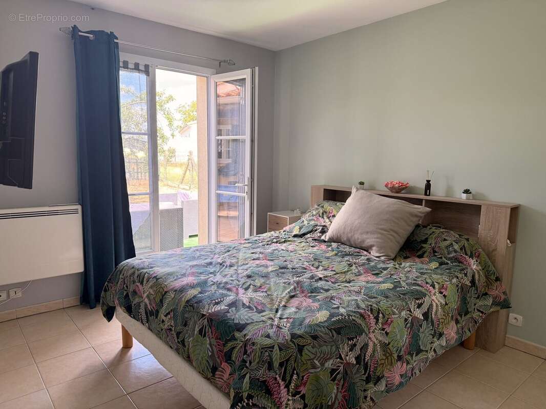 Maison 136 m² à Grezac  - photo 8