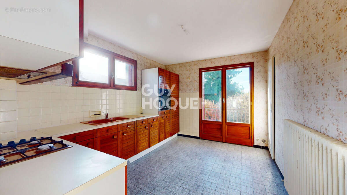 Maison à BRISON-SAINT-INNOCENT