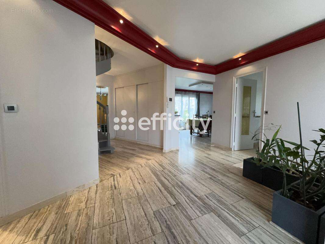 Maison à CHAMPS-SUR-MARNE