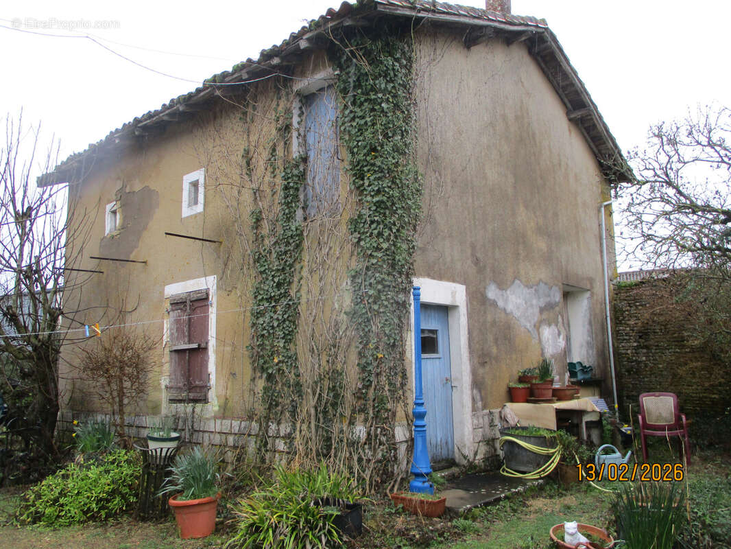 Ensemble immobilier de deux maisons. - photo 37
