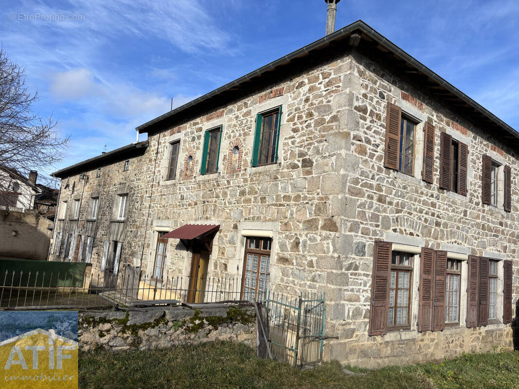Maison à SAINT-ROMAIN-D'URFE