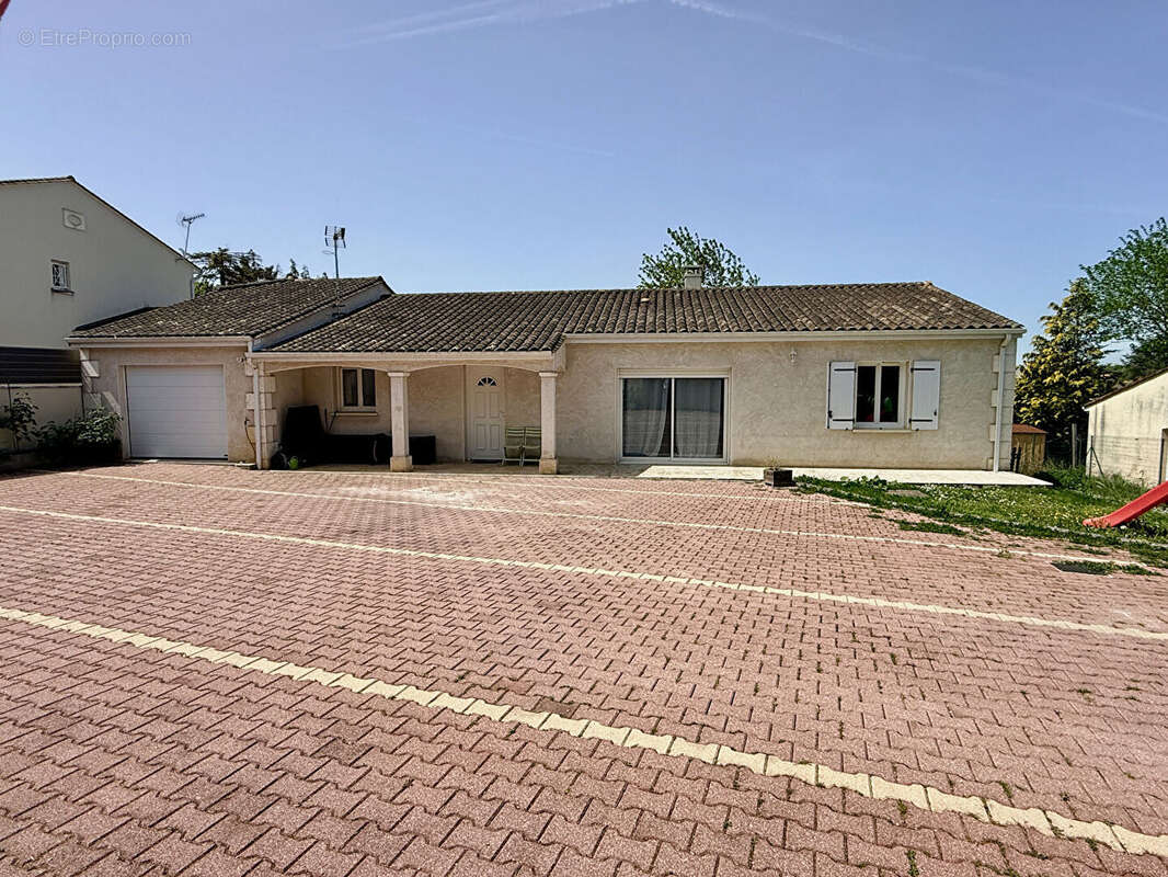 Maison Magnac Sur Touvre 6 pièce(s) 132 m2 - photo 17