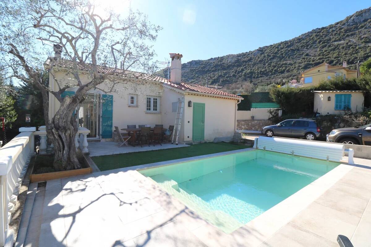 Maison à CHATEAUNEUF-VILLEVIEILLE