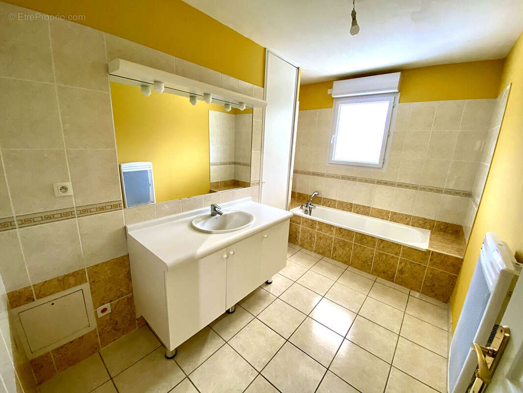 CHAMALIÈRES LIMITE ROYAT / Appartement d'exception à vendre dans un secteur prisé, avec vues dégagées, terrasses et stationnemen - photo 13