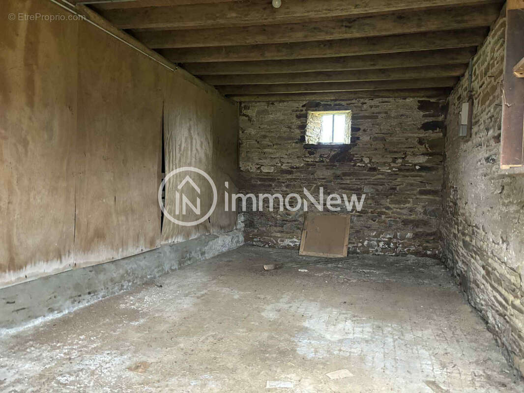 Authentique longere a renover de 159 m2 au sol sur terrain d environ 2600 m2 - photo 4