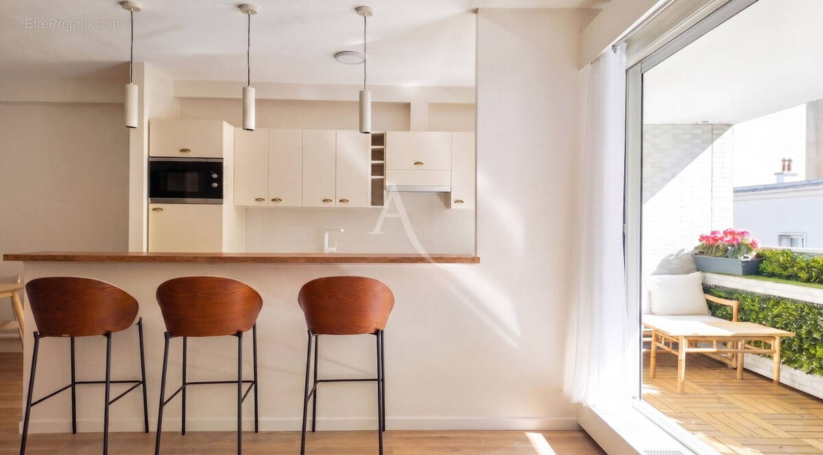 Appartement 2 pièces 68 m² · à Paris-7e · 68 m² · 1 075 000 €