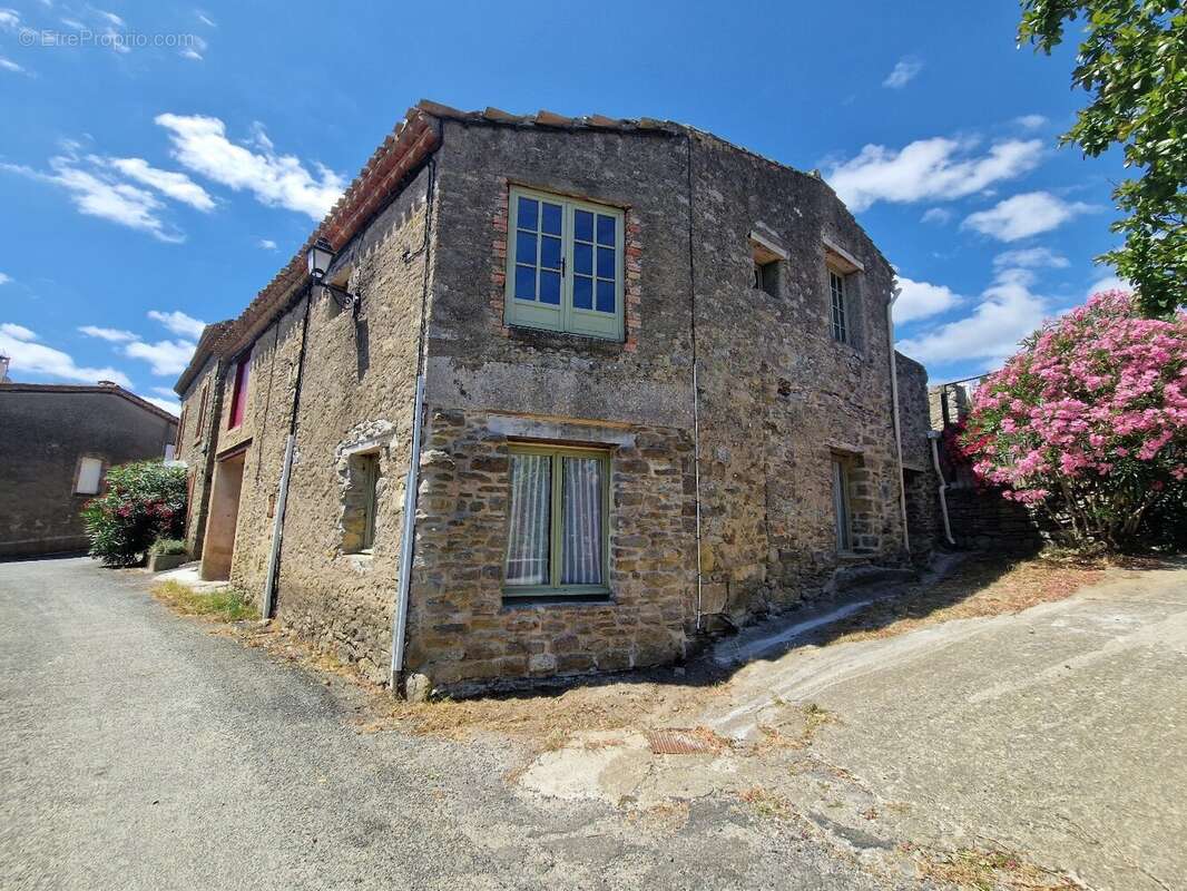 CORBIERES - Maison de village en pierre de type 4 avec terrasse - photo 2