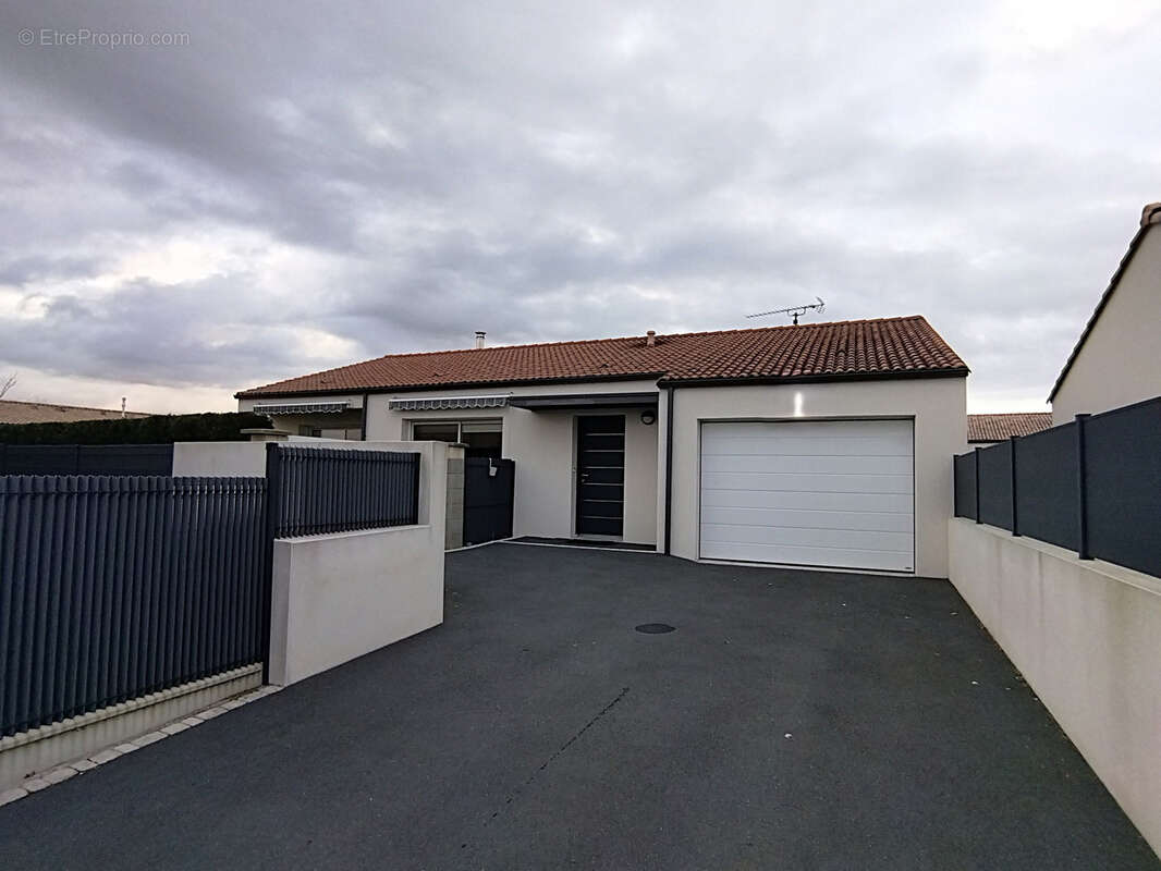 Maison à SAINTE-FLORENCE