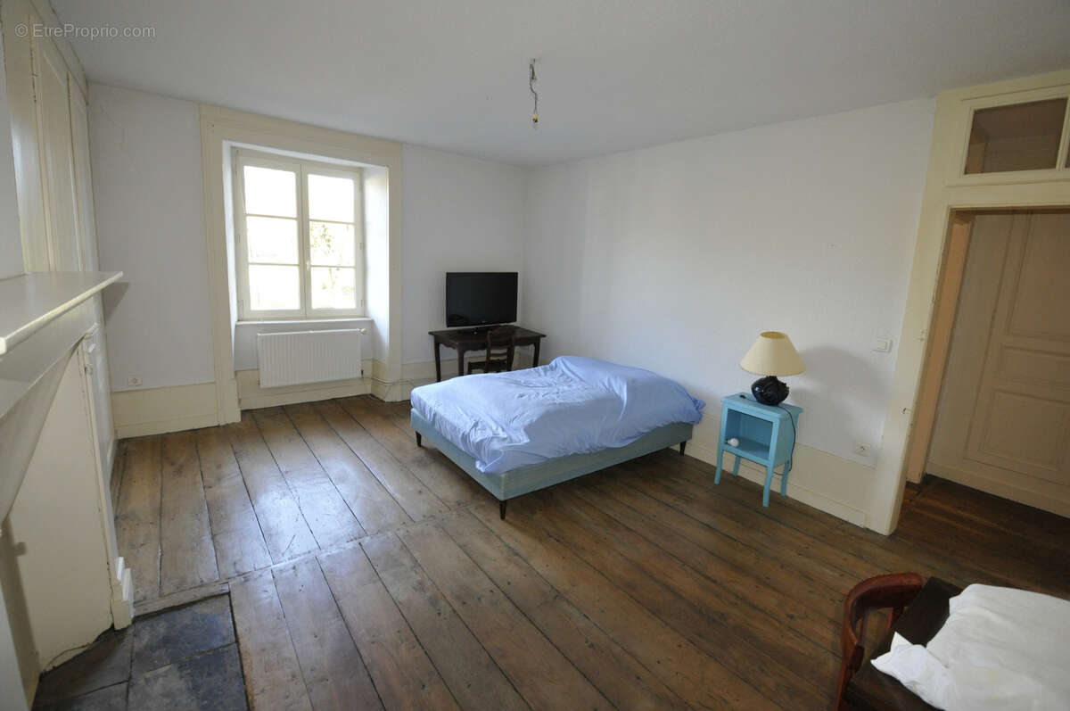 Maison à PIERRE-BUFFIERE