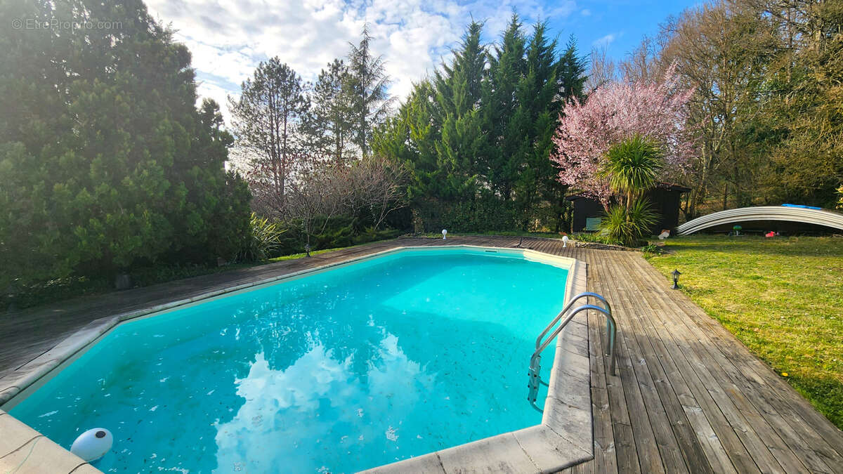 Maison à SAINT-ROMAIN-LA-VIRVEE