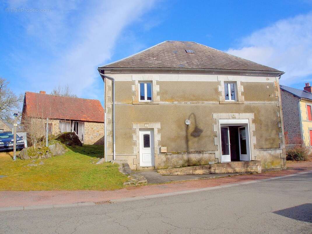 Maison à SAINT-MERD-LA-BREUILLE