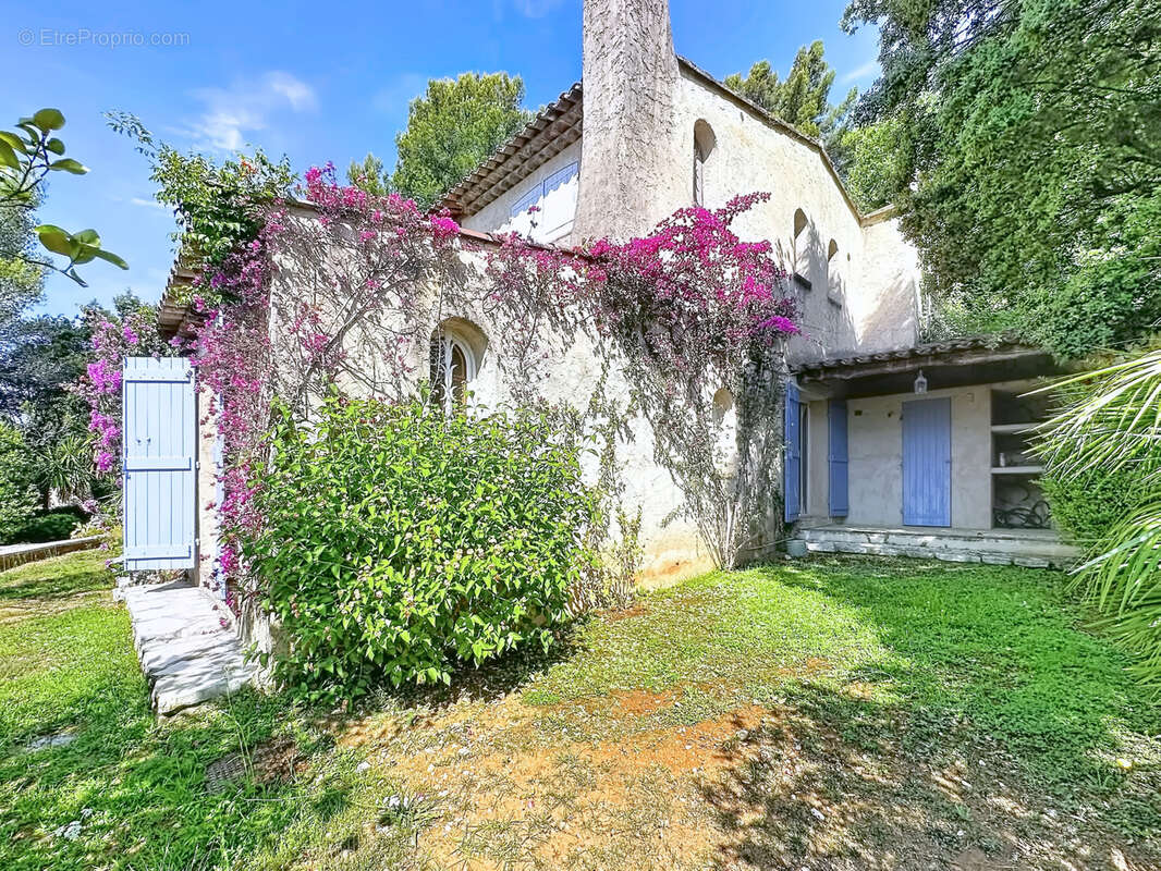 Maison à TOURRETTES-SUR-LOUP