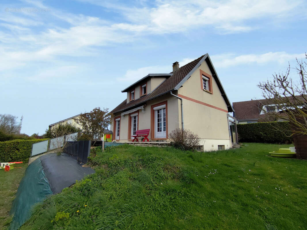 Maison à GREGES