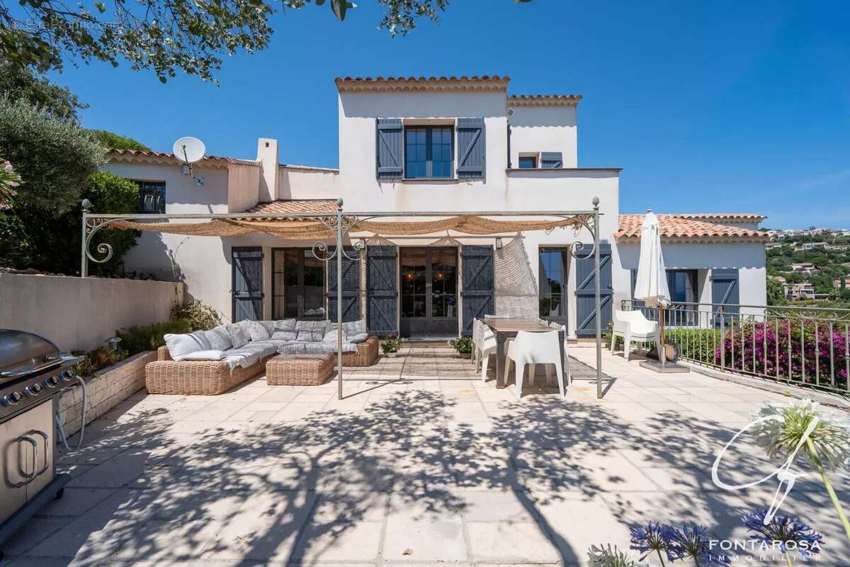 Maison à ROQUEBRUNE-SUR-ARGENS