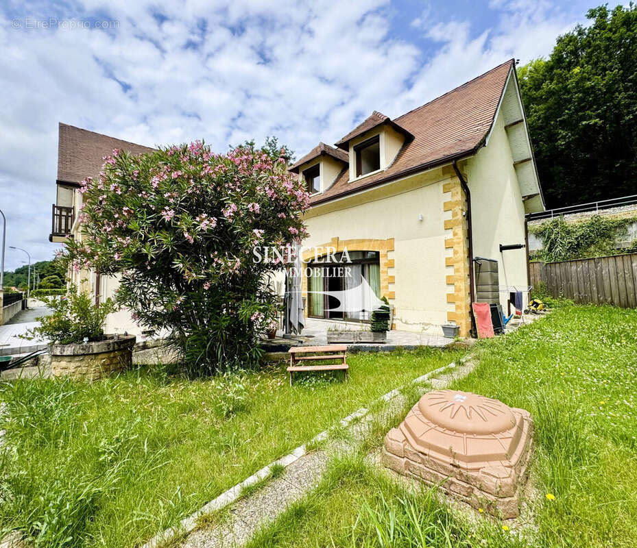 Maison à CREYSSE