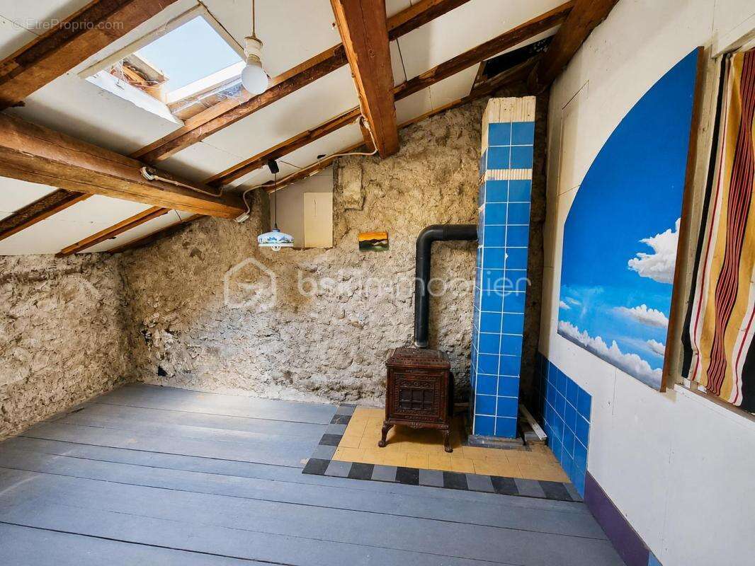 Maison en pierre rénovée avec grange – Un havre de paix au cœur de la campagne - photo 17