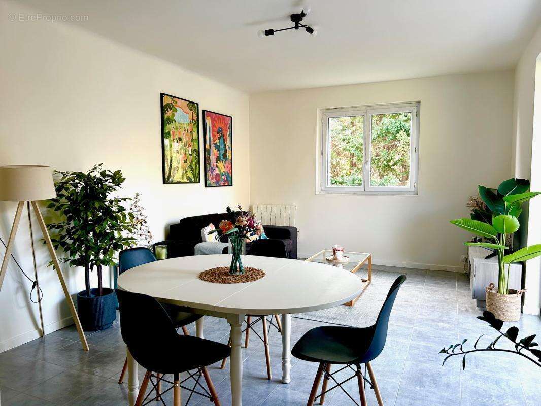 Maison à SAINT-ETIENNE-DE-TULMONT