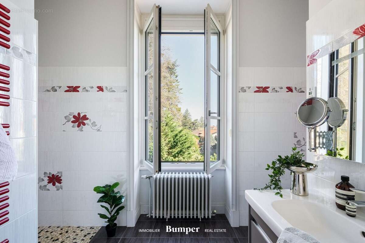 Maison à SAINT-BONNET-DE-MURE