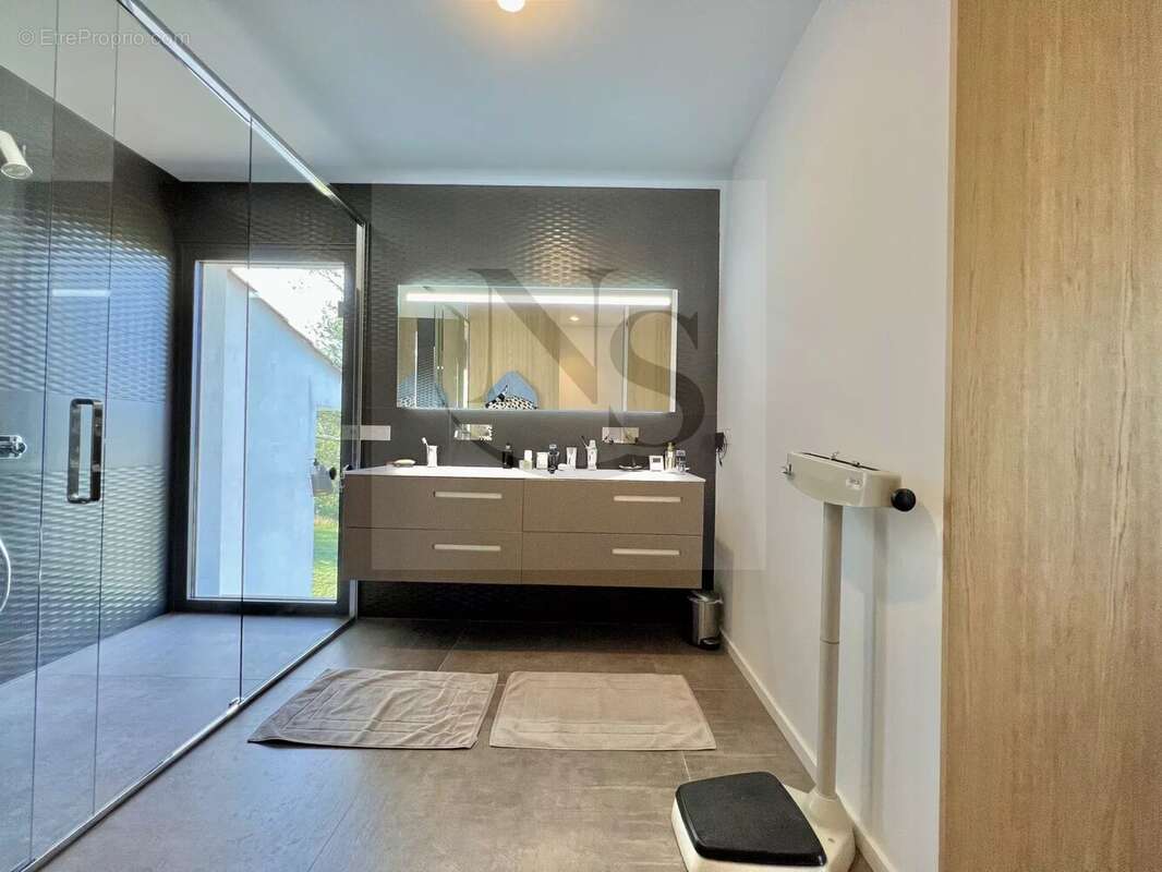 Maison à LE THOLONET