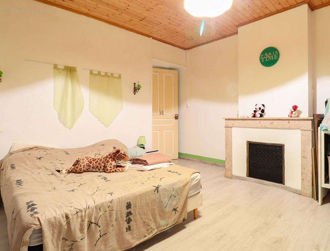 Maison Moulin Mage maison rénovée de 140 m² au coeur du village - photo 4