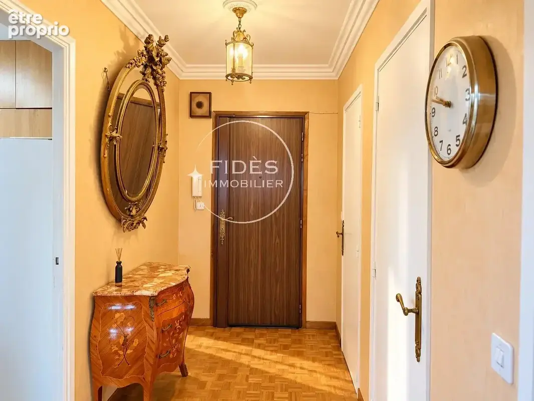 Marseille 6e – Castellane  T4 traversant de 114 m² – 7e étage – Deux balcons – Vue dégagée - photo 4