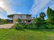 Maison à CREUZIER-LE-VIEUX