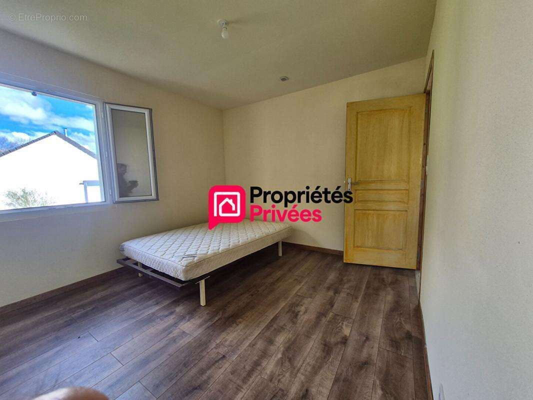 Maison à CHARBONNIERES-LES-VARENNES