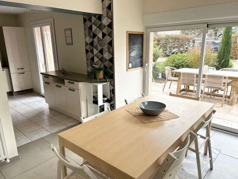 Maison à MONTROND-LES-BAINS