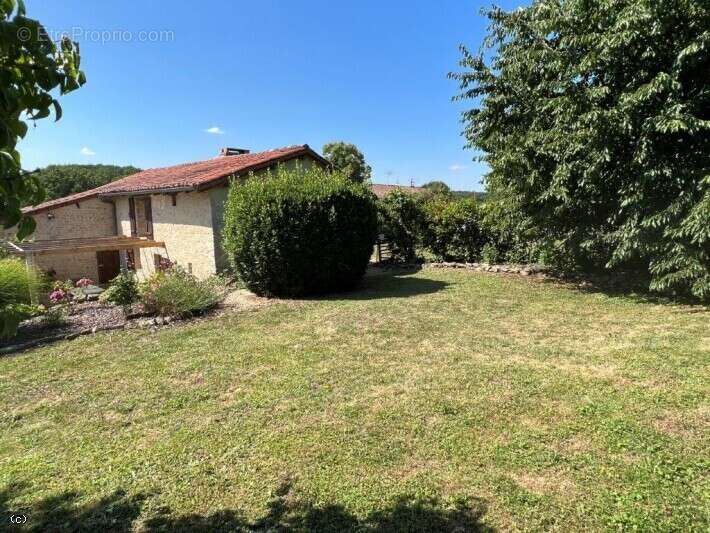 Maison à NANTEUIL-EN-VALLEE