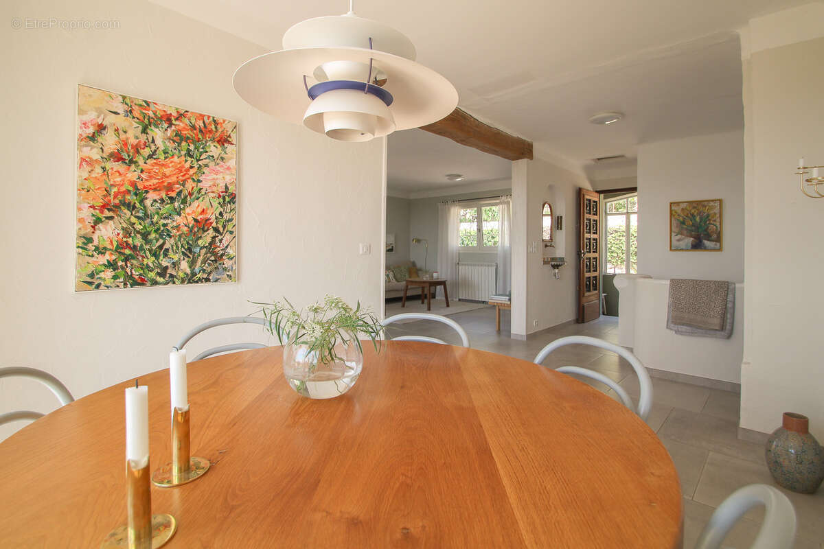 Maison à TOURRETTES