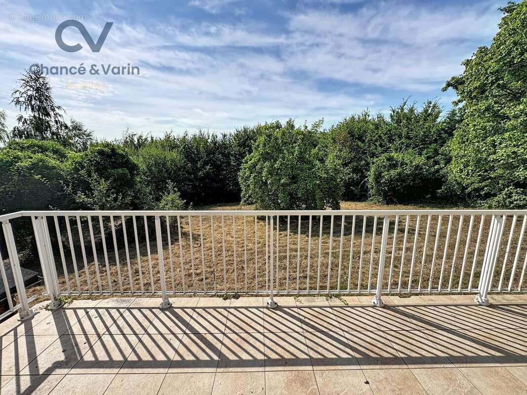Maison 80 m² à Vieux-Bourg  - photo 4