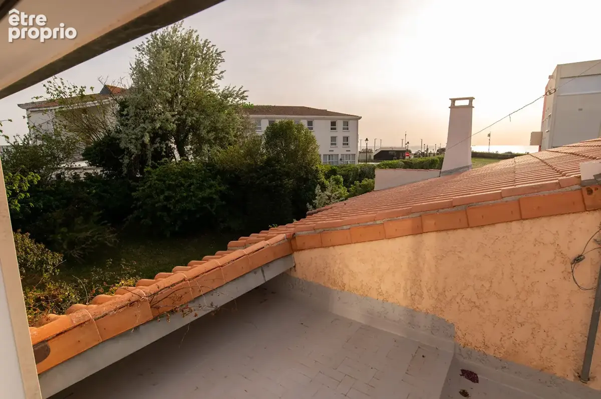 Châtelaillon-plage. maison d'architecte  années 70/80  à 300 m de la mer  beau parc potentiel de division - photo 16