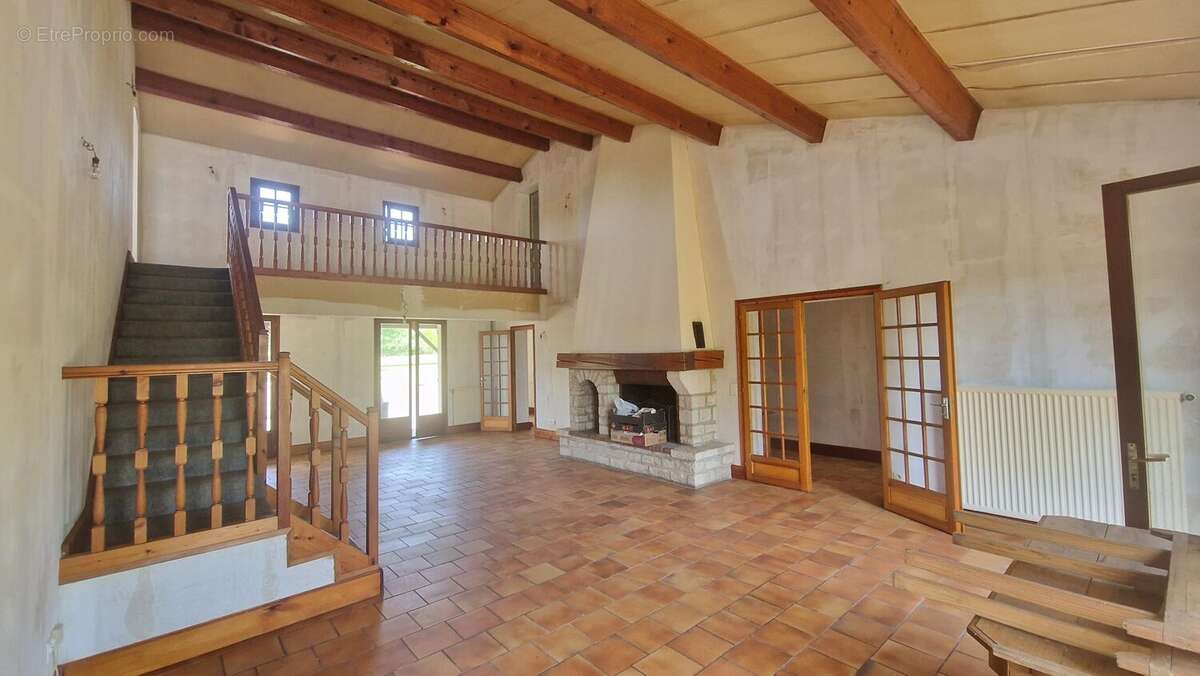 Maison 210 m² à Vallans  - photo 2