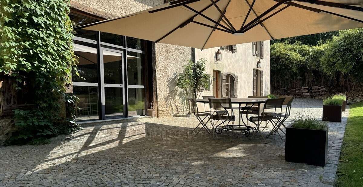 Maison à CHARNECLES