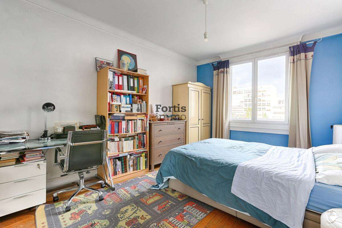 Paris 15 - rue vaugirard - f7 / 4 chambres  2 balcons - photo 9