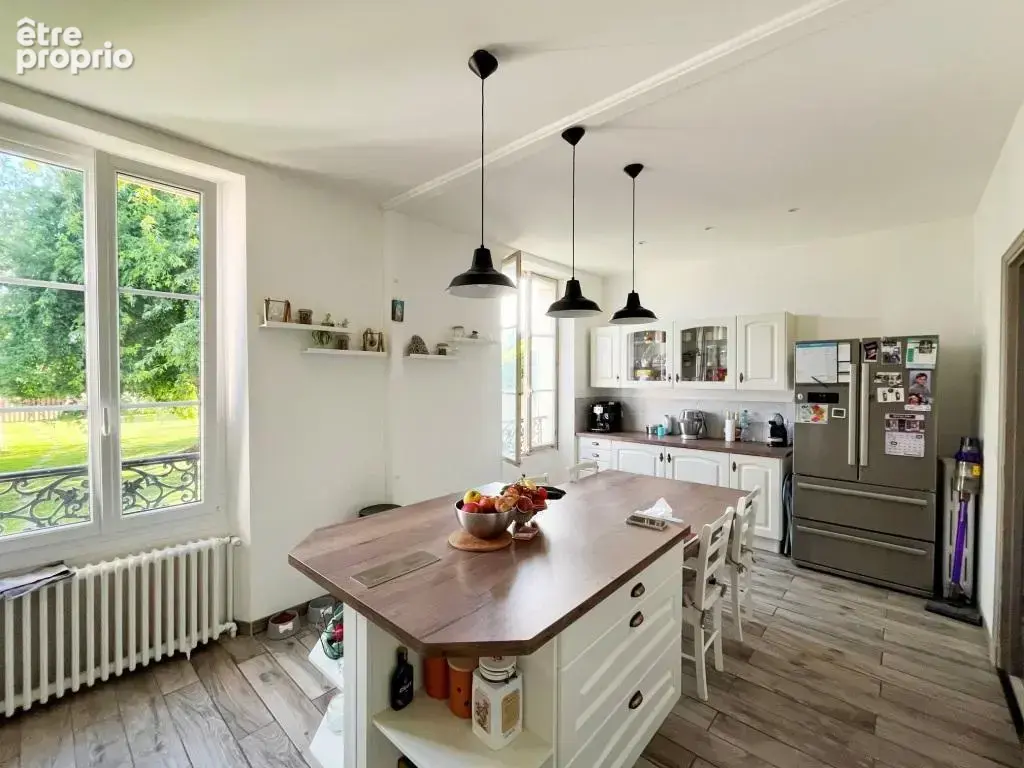 District de SENS, tout commerce à pied:  TRÈS JOLIE MAISON BOURGEOISE de 180 m2  son vaste salon et ses 4 cham - photo 6