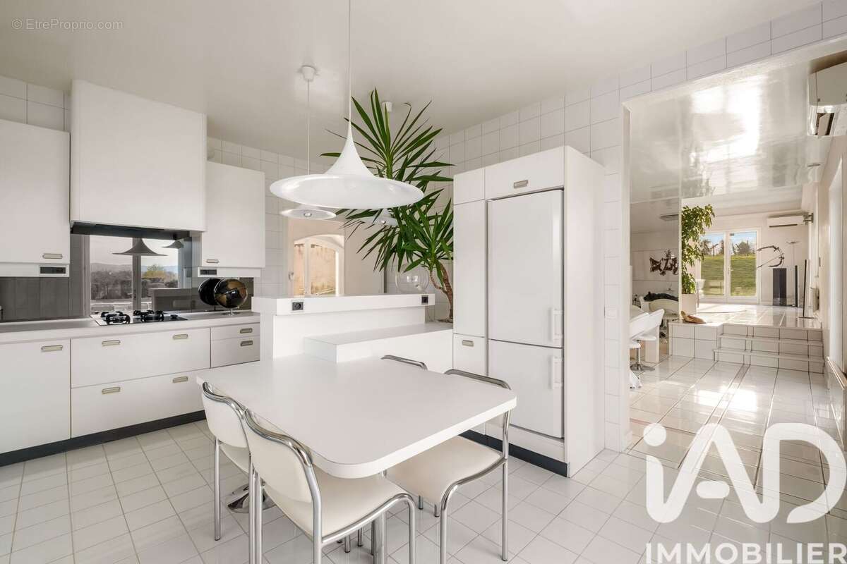 Photo 6 - Maison à SAINT-GENIS-LAVAL