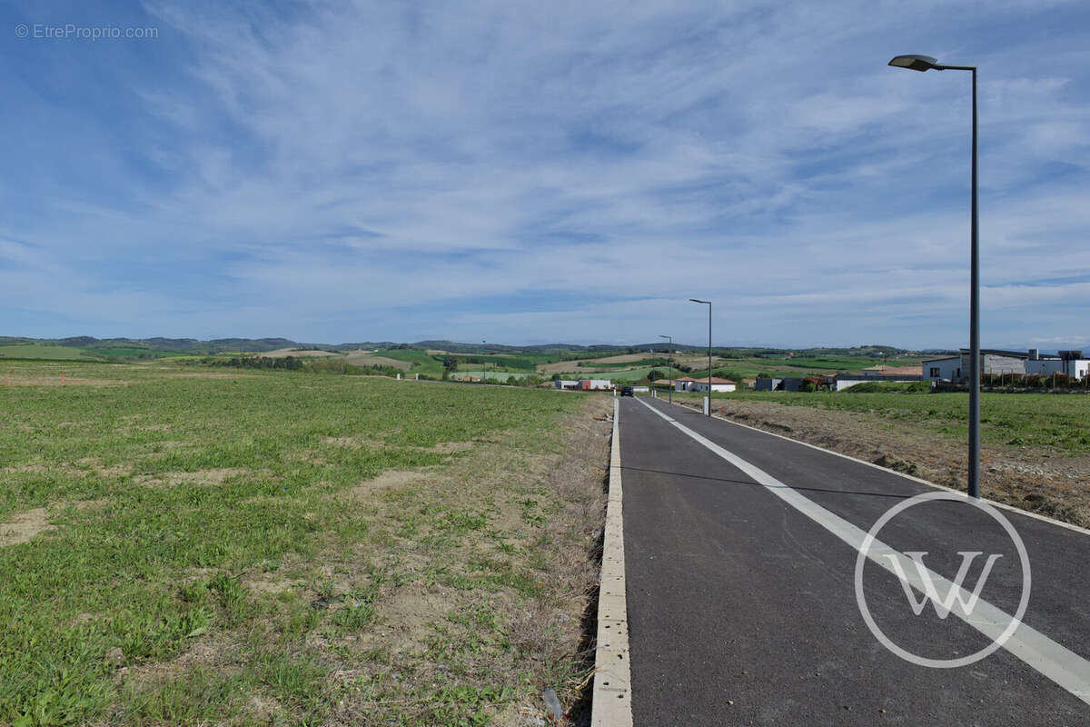 Terrain à VILLENEUVE-LES-MONTREAL