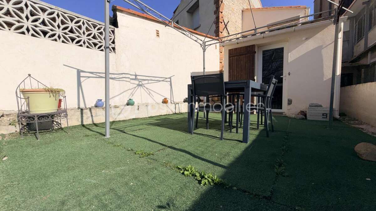 Maison à PEZILLA-LA-RIVIERE