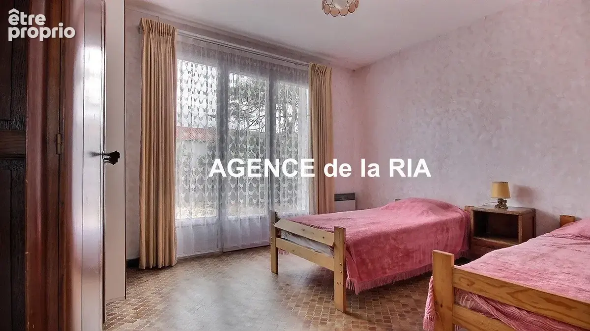 Maison de plain-pied des années 70, située dans un environnement calme à deux pas de la mer et des commodités de - photo 7